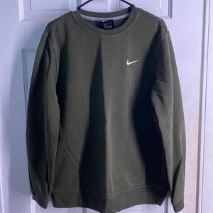 Nike Men’s pullover, Size M
